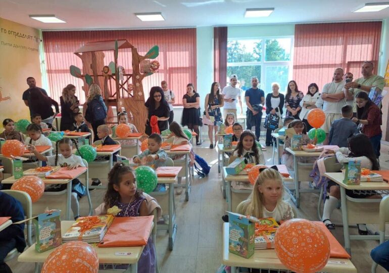 301 първокласници прекрачиха прага на училищата в Община Марица (ГАЛЕРИЯ) 17 301 първокласници прекрачиха прага на училищата в Община Марица (ГАЛЕРИЯ)