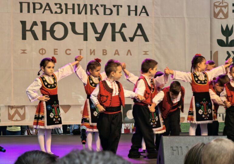 С над 1000 участници: „Празникът на Кючука“ се утвърди като истински фестивал на традициите и българския дух (ВИДЕО и СНИМКИ) 4 С над 1000 участници: „Празникът на Кючука“ се утвърди като истински фестивал на традициите и българския дух (ВИДЕО и СНИМКИ)