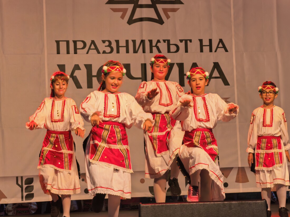 С много музика, песни и добро настроение: Започна третото издание на "Празникът на Кючука" (СНИМКИ и ВИДЕО) 4 С много музика, песни и добро настроение: Започна третото издание на "Празникът на Кючука" (СНИМКИ и ВИДЕО)