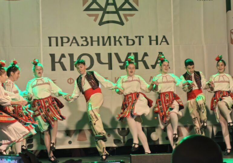 С над 1000 участници: „Празникът на Кючука“ се утвърди като истински фестивал на традициите и българския дух (ВИДЕО и СНИМКИ) 15 С над 1000 участници: „Празникът на Кючука“ се утвърди като истински фестивал на традициите и българския дух (ВИДЕО и СНИМКИ)