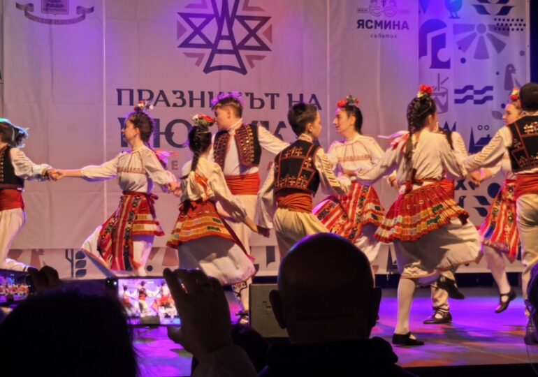 С над 1000 участници: „Празникът на Кючука“ се утвърди като истински фестивал на традициите и българския дух (ВИДЕО и СНИМКИ) 16 С над 1000 участници: „Празникът на Кючука“ се утвърди като истински фестивал на традициите и българския дух (ВИДЕО и СНИМКИ)