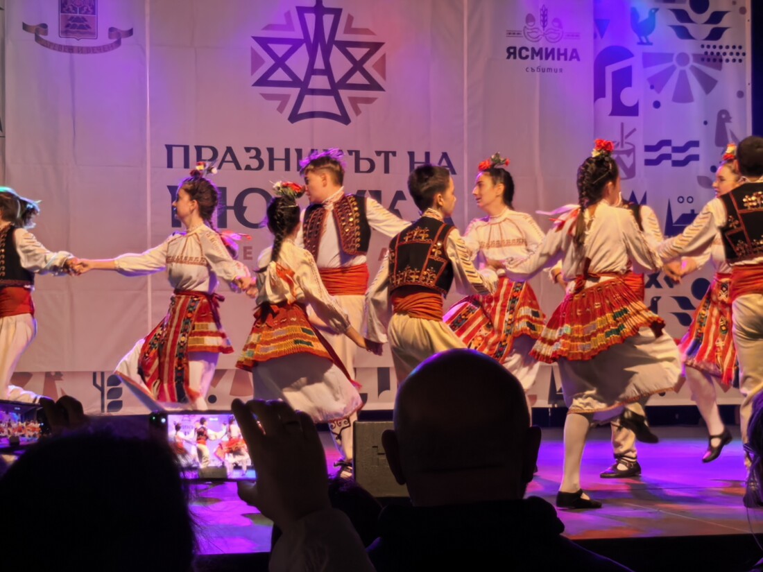 С много музика, песни и добро настроение: Започна третото издание на "Празникът на Кючука" (СНИМКИ и ВИДЕО) 6 С много музика, песни и добро настроение: Започна третото издание на "Празникът на Кючука" (СНИМКИ и ВИДЕО)