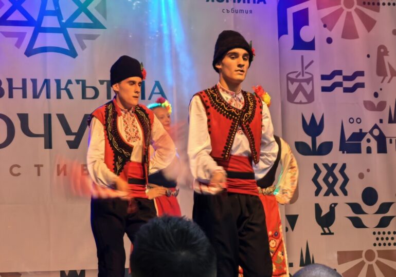 С над 1000 участници: „Празникът на Кючука“ се утвърди като истински фестивал на традициите и българския дух (ВИДЕО и СНИМКИ) 24 С над 1000 участници: „Празникът на Кючука“ се утвърди като истински фестивал на традициите и българския дух (ВИДЕО и СНИМКИ)