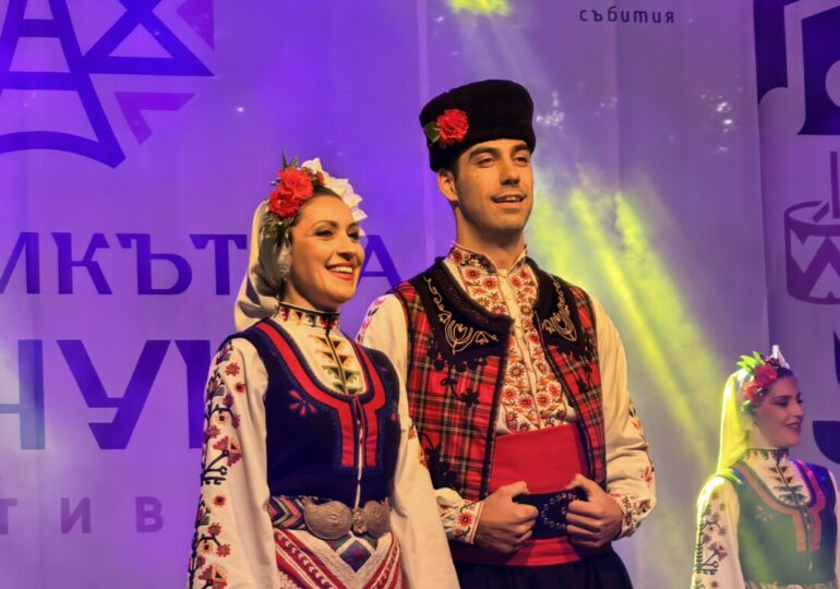 С над 1000 участници: „Празникът на Кючука“ се утвърди като истински фестивал на традициите и българския дух (ВИДЕО и СНИМКИ) 27 С над 1000 участници: „Празникът на Кючука“ се утвърди като истински фестивал на традициите и българския дух (ВИДЕО и СНИМКИ)