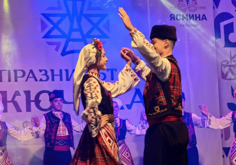 С над 1000 участници: „Празникът на Кючука“ се утвърди като истински фестивал на традициите и българския дух (ВИДЕО и СНИМКИ) 28 С над 1000 участници: „Празникът на Кючука“ се утвърди като истински фестивал на традициите и българския дух (ВИДЕО и СНИМКИ)