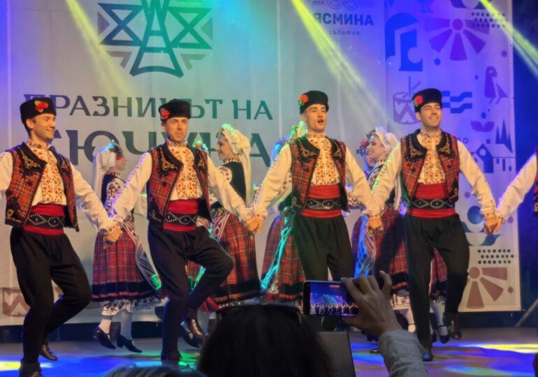 С над 1000 участници: „Празникът на Кючука“ се утвърди като истински фестивал на традициите и българския дух (ВИДЕО и СНИМКИ) 30 С над 1000 участници: „Празникът на Кючука“ се утвърди като истински фестивал на традициите и българския дух (ВИДЕО и СНИМКИ)