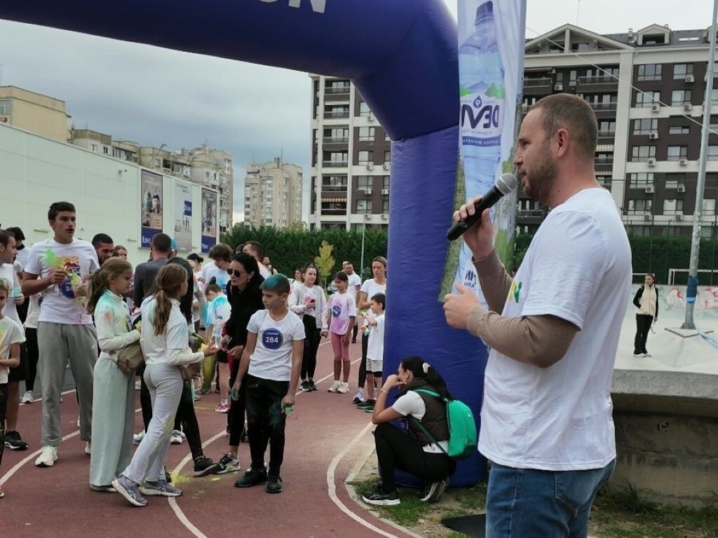 Стотици се включиха в DECATHLON Color Run в пловдивския район „Тракия“ (СНИМКИ)
