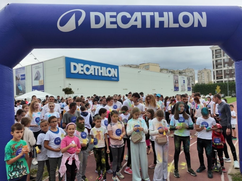 Стотици се включиха в DECATHLON Color Run в пловдивския район „Тракия“ (СНИМКИ)
