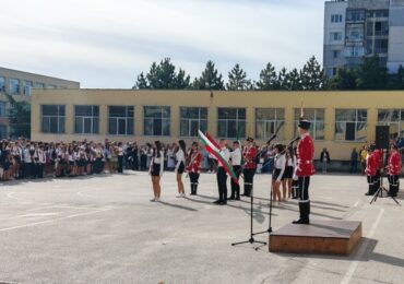 Обновена среда и нов физкултурен салон в пловдивски училища за 15-ти септември (СНИМКИ)