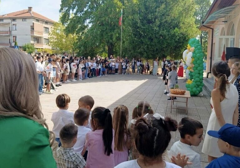 301 първокласници прекрачиха прага на училищата в Община Марица (ГАЛЕРИЯ) 2 301 първокласници прекрачиха прага на училищата в Община Марица (ГАЛЕРИЯ)