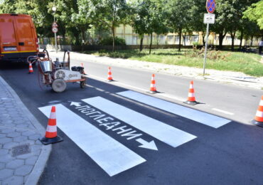 Започва обновяването на пешеходните пътеки край училища и детски градини в Пловдив