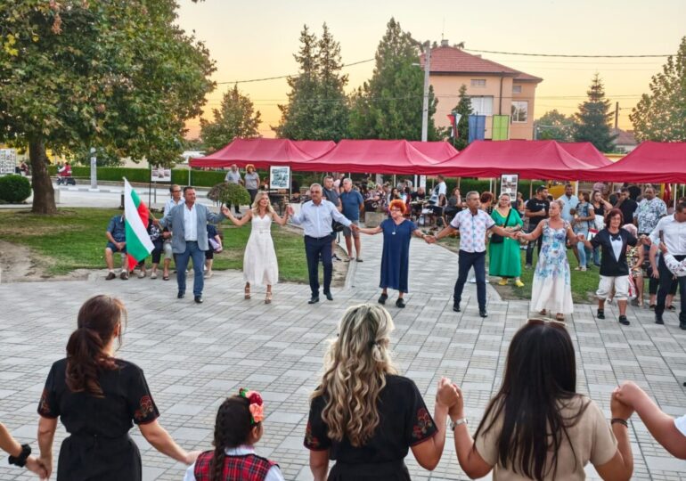 Хиляди се събраха на традиционните събори в Маноле и Крислово за Рождество Богородично (ГАЛЕРИЯ)