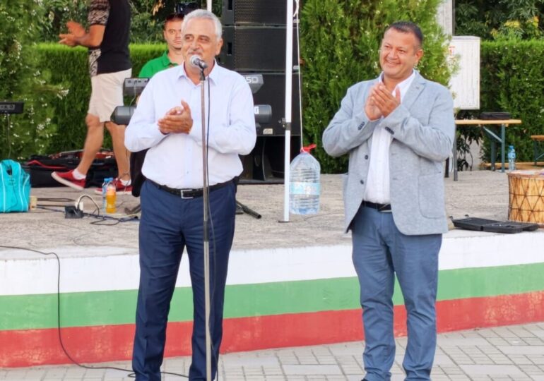 Хиляди се събраха на традиционните събори в Маноле и Крислово за Рождество Богородично (ГАЛЕРИЯ)