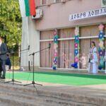 С благородна мисия: Кметът на „Южен“ откри учебната година в СУ „Св. Константин-Кирил Философ“ (ГАЛЕРИЯ) 4 С благородна мисия: Кметът на „Южен“ откри учебната година в СУ „Св. Константин-Кирил Философ“ (ГАЛЕРИЯ)