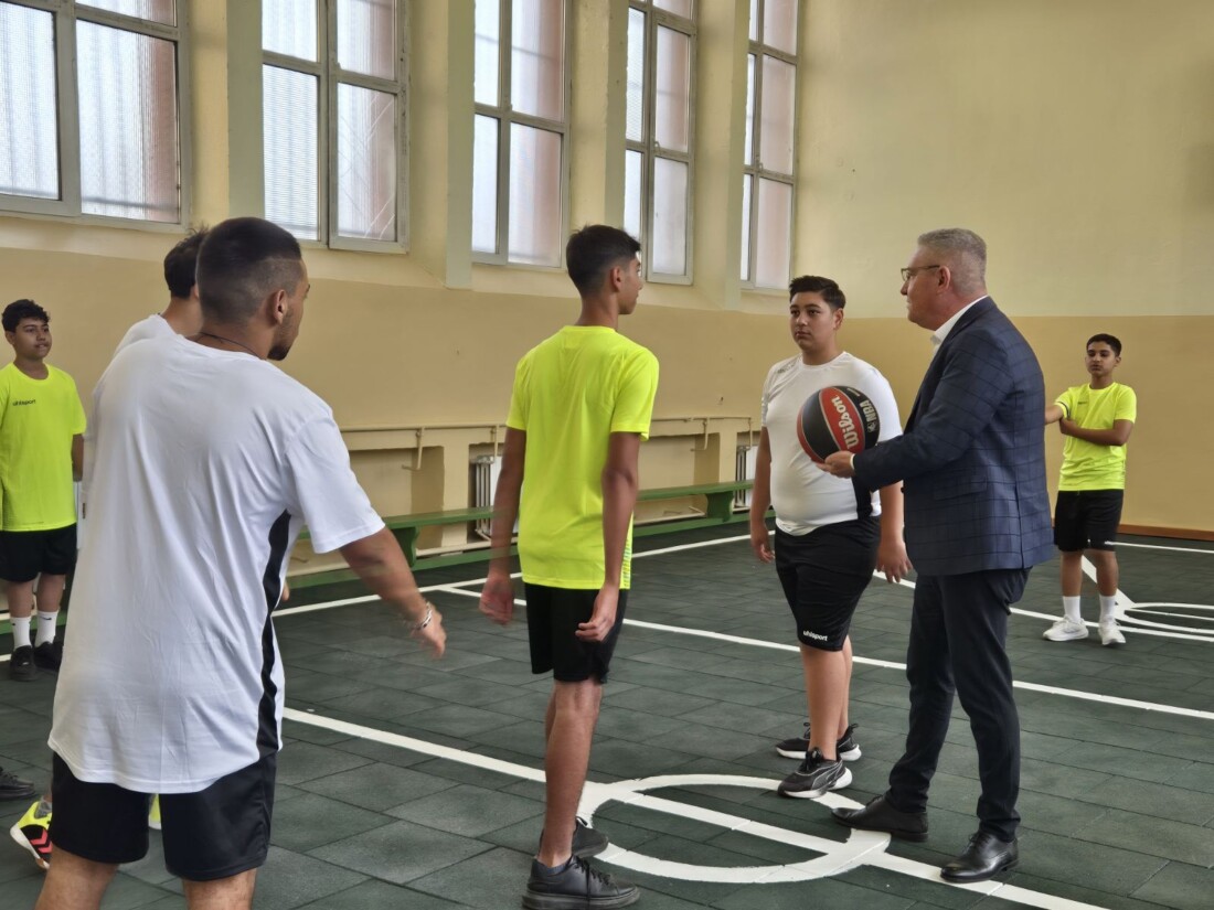 Кметът на район „Източен“ Емил Русинов откри обновения физкултурен салон в ОбУ „Пенчо Славейков“ (СНИМКИ) 3 Кметът на район „Източен“ Емил Русинов откри обновения физкултурен салон в ОбУ „Пенчо Славейков“ (СНИМКИ)