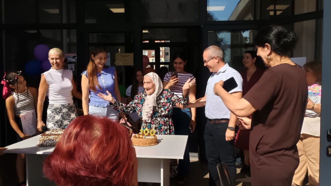 Две години ЦСЗУ: Подкрепа за над 2000 деца и възрастни и незабравим урок от 100-годишната Сание Юсуфова (СНИМКИ)