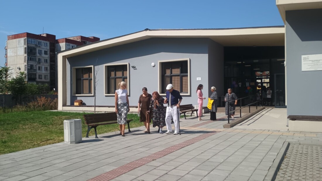 Две години ЦСЗУ: Подкрепа за над 2000 деца и възрастни и незабравим урок от 100-годишната Сание Юсуфова (СНИМКИ)