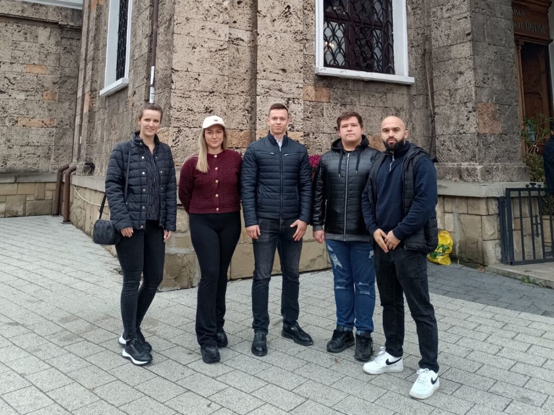 На Петковден: Младежите от ГЕРБ в Пловдив подариха икони на Света Петка