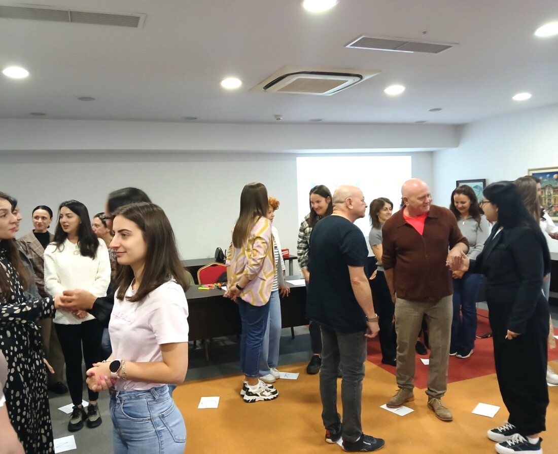 250 пловдивски учители се включиха в иновативен тренинг с международния обучител Ед Козинс 1 250 пловдивски учители се включиха в иновативен тренинг с международния обучител Ед Козинс