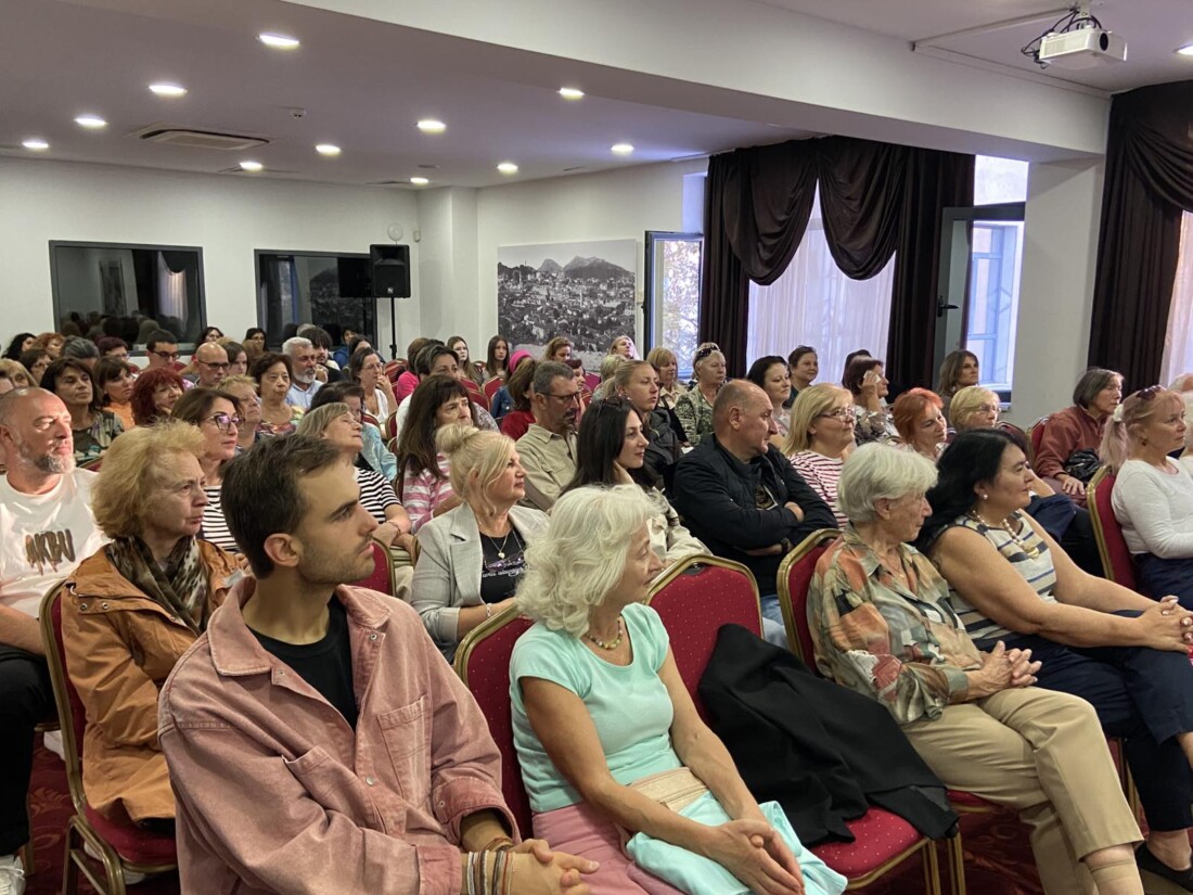 Пловдивската публика посрещна с огромен интерес Юлияна Антонова-Мурата и новата ѝ книга „Сате сате, Япония“ (СНИМКИ) 1 Пловдивската публика посрещна с огромен интерес Юлияна Антонова-Мурата и новата ѝ книга „Сате сате, Япония“ (СНИМКИ)