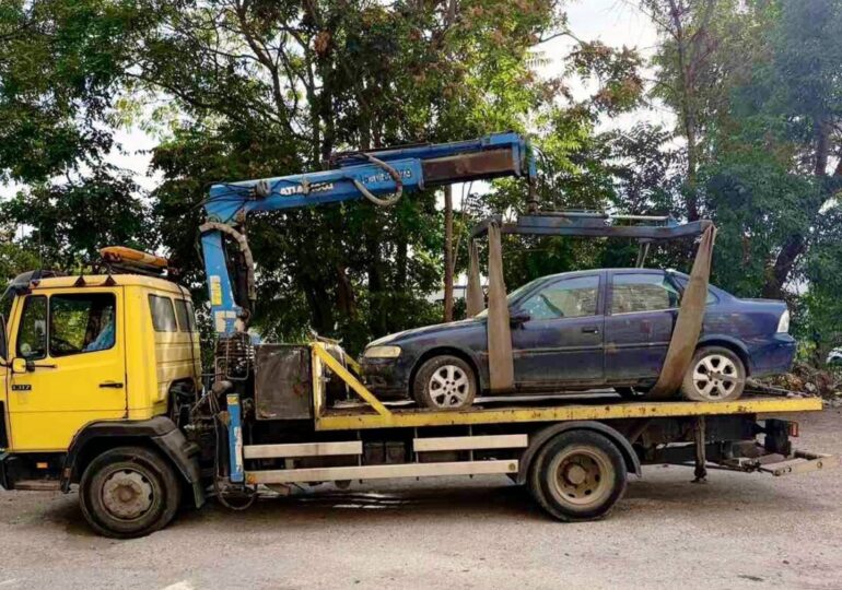 Поредна акция по премахване на излезли от употреба автомобили в пловдивския район "Източен" (СНИМКИ)
