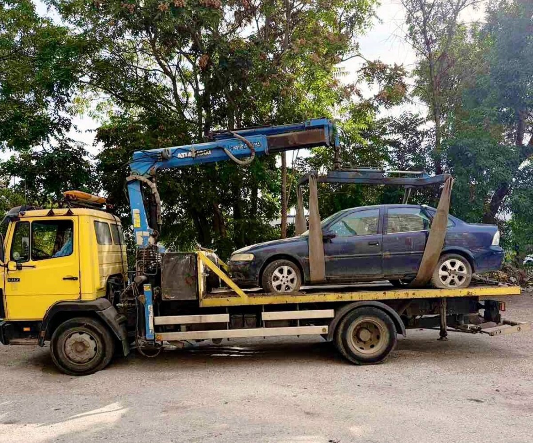 Поредна акция по премахване на излезли от употреба автомобили в пловдивския район „Източен“ (СНИМКИ)