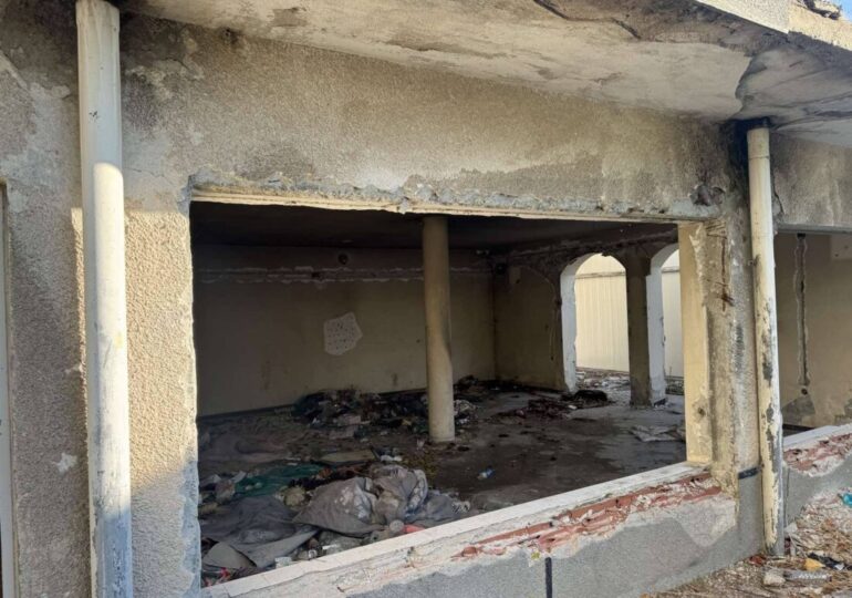 След събарянето на опасна постройка: Изграждат 150 нови паркоместа в пловдивския район "Източен" (СНИМКИ)