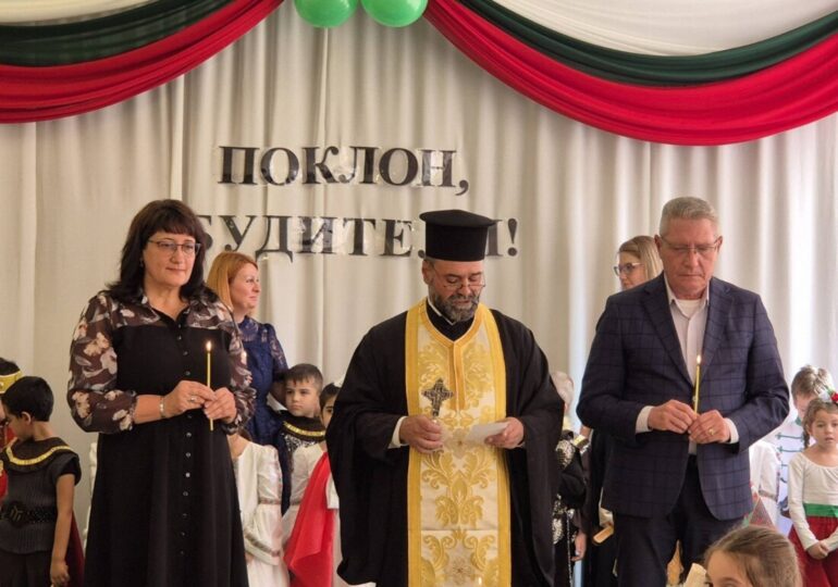 ДГ „Наталия“ отбеляза Деня на народните будители с уникален спектакъл, а в СУ за УУС „Стоян Белинов“ официално отвори врати нов модерен STEM център (ГАЛЕРИЯ)