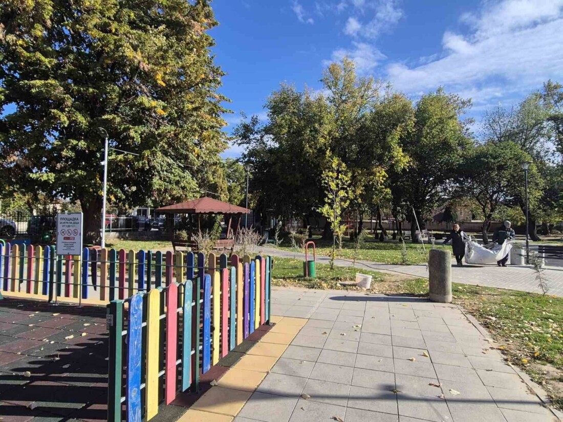 Откриха официално обновения парк в Кадиево (СНИМКИ) 2 Откриха официално обновения парк в Кадиево (СНИМКИ)