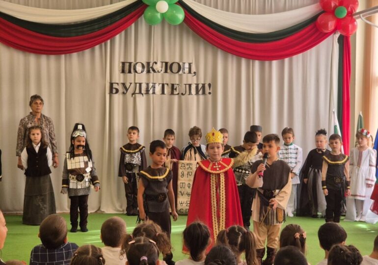 ДГ „Наталия“ отбеляза Деня на народните будители с уникален спектакъл, а в СУ за УУС „Стоян Белинов“ официално отвори врати нов модерен STEM център (ГАЛЕРИЯ)