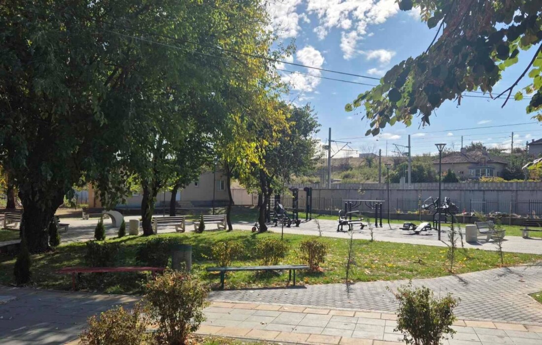 Откриха официално обновения парк в Кадиево (СНИМКИ) 3 Откриха официално обновения парк в Кадиево (СНИМКИ)