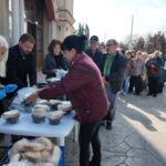 На Димитровден: Курбан за здраве беше раздаден в храм „Св. Преображение Господне“ в район „Тракия“