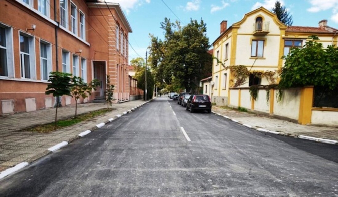 Продължават ремонтите на улици в Първомай