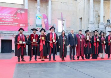 "Повече пари за образование в Бюджет 2027": Премиерът Румен Радев връчи дипломите на денталните лекари отличници от МУ-Пловдив (СНИМКИ)