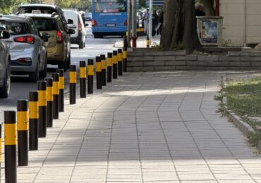 Обновяват антипаркинг колчета в Пловдив